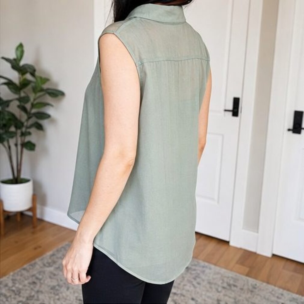 Sage Peplum Top - Picture 3 of 6